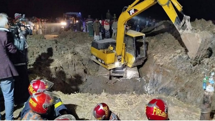 ২১ ঘণ্টা পরও উদ্ধার হয়নি শিশু স্বাধীন, চলছে টানা অভিযান