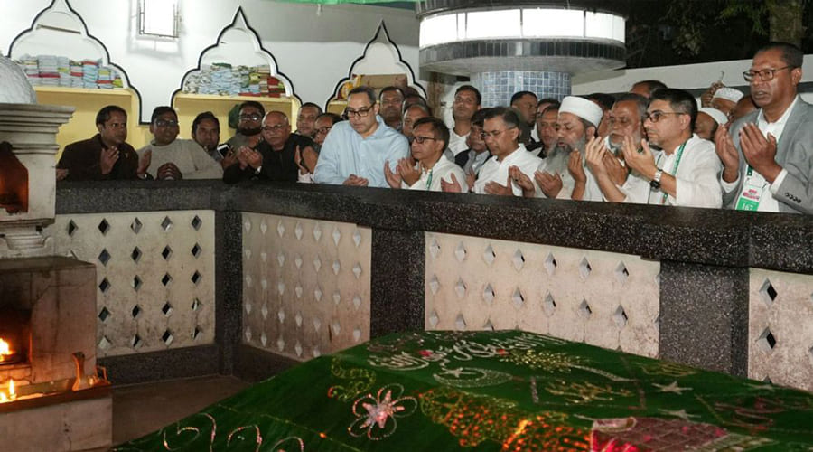 শাহজালাল ও শাহপরানের মাজার জিয়ারত করলেন তারেক রহমান