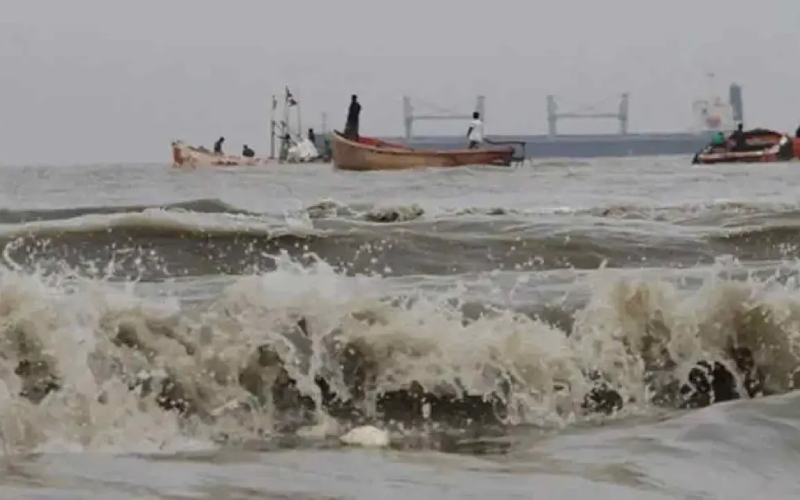 বঙ্গোপসাগরে লঘুচাপ পরিণত হলো নিম্নচাপে, চার সমুদ্রবন্দরে ৩ নম্বর সতর্ক সংকেত