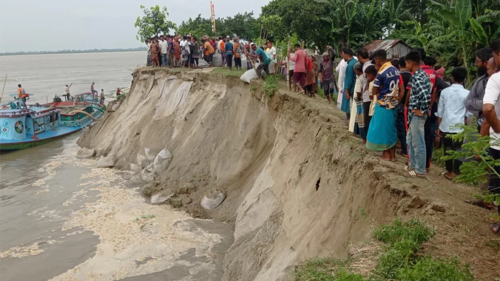 ধুনটে বাঁধের ৬৫ মিটার যমুনায় বিলীন