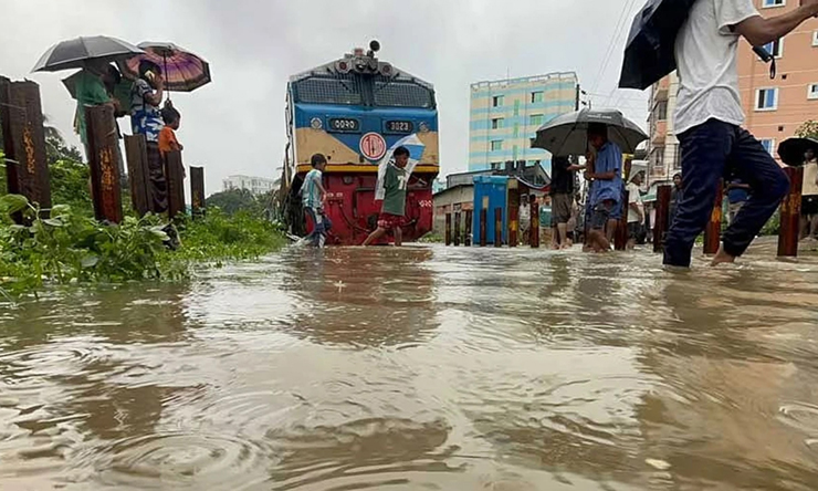 ঢাকা-কক্সবাজার রুটে ট্রেন চলাচল বন্ধ, টিকিটের টাকা ফেরত