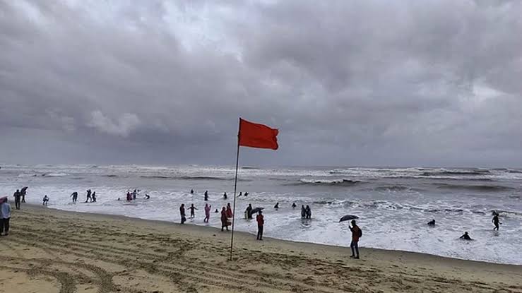 সমুদ্রবন্দরে ৩ নম্বর সতর্কতা