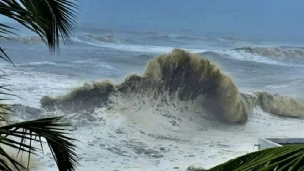 বঙ্গোপসাগরে নিম্নচাপ, দেশজুড়ে ভারী বৃষ্টির আভাস
