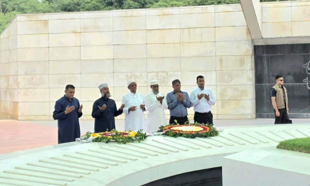 জিয়াউর রহমান ও খালেদা জিয়ার সমাধিতে রাষ্ট্রপতির শ্রদ্ধা