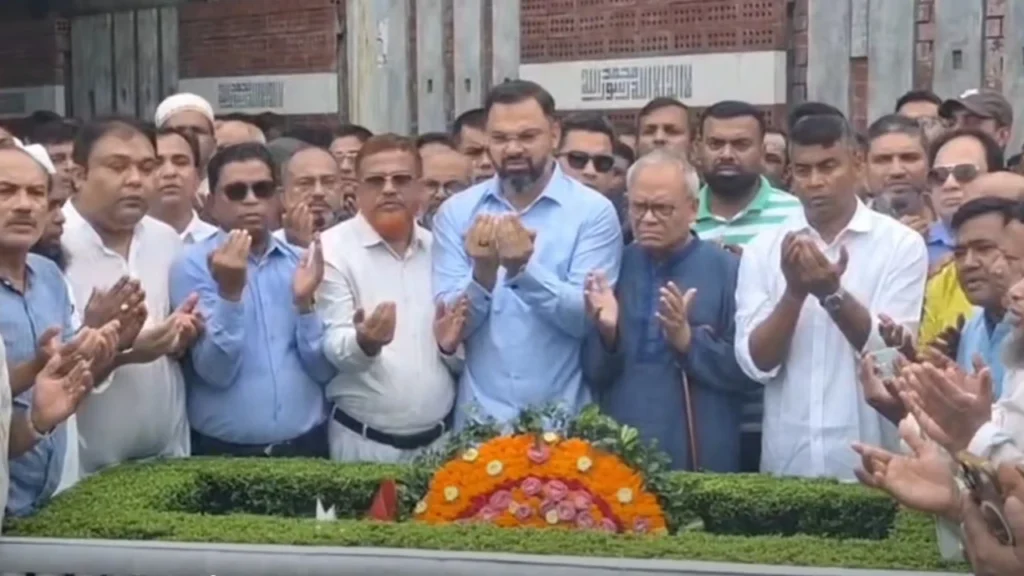 আরাফাত রহমান কোকোর জন্মদিনে বনানী কবরস্থানে শ্রদ্ধা নিবেদন