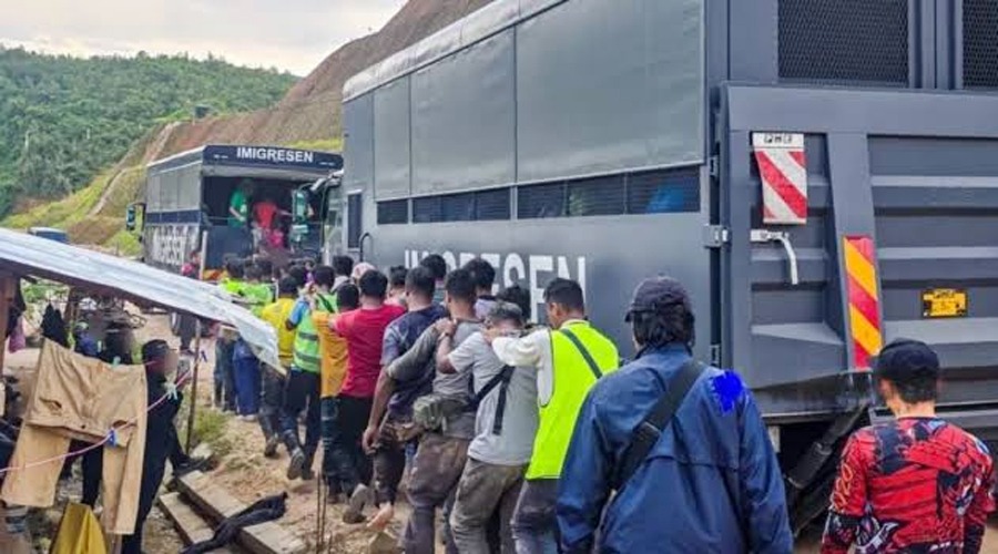 মালয়েশিয়ায় অভিযান ৩৭০ বাংলাদেশি অভিবাসী আটক