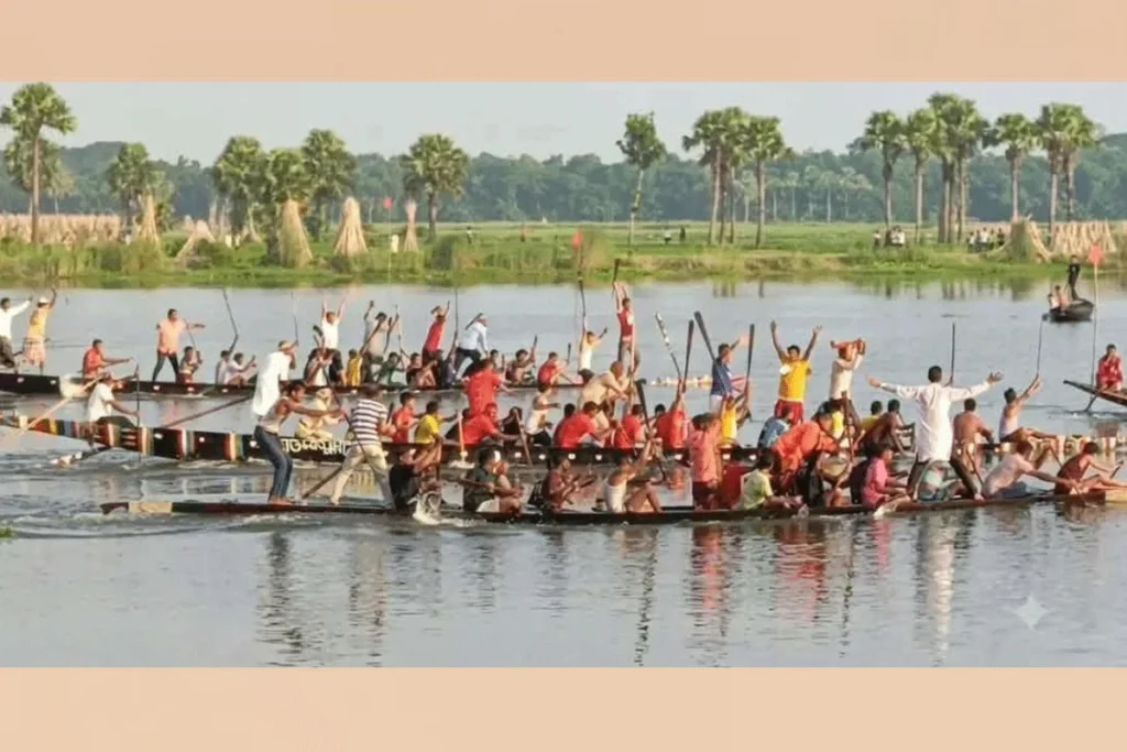 ফরিদপুরে ঐতিহ্যবাহী নৌকাবাইচ অনুষ্ঠিত