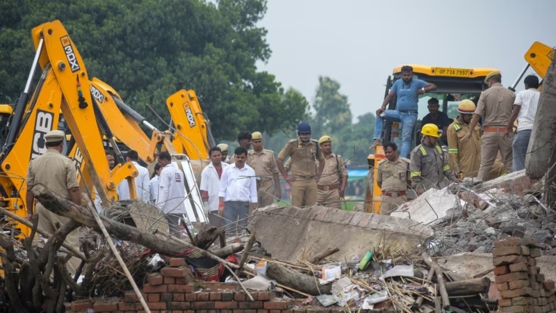 ভারতের উত্তরপ্রদেশে আতশবাজি কারখানায় বিস্ফোরণ, নিহত ১১