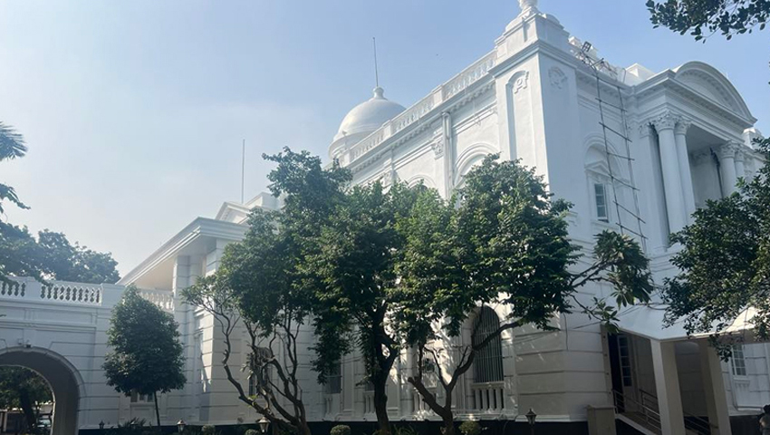 ট্রাইব্যুনালের হাজতখানায় কেক কাটায় ৩ জনকে শোকজ