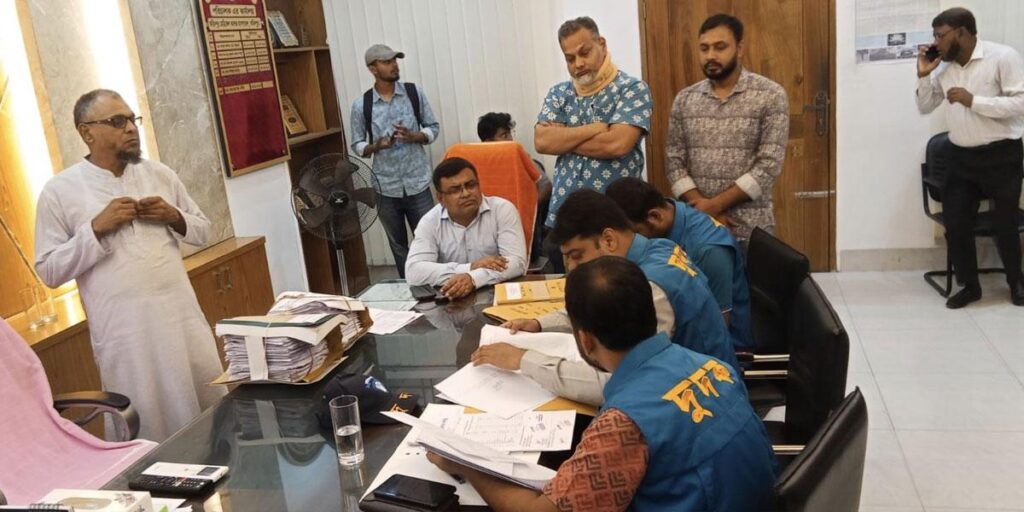 ফরিদপুর মেডিকেলে দুদকের অভিযানে কোটি টাকার দুর্নীতির প্রমাণ