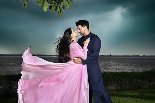 দেব-শুভশ্রীর রসায়নে জমজমাট ‘দেশু ৭’
