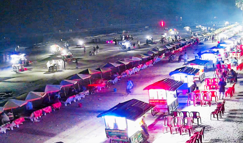দুর্গাপূজা ও বিচ কার্নিভাল ঘিরে উৎসবমুখর কুয়াকাটা