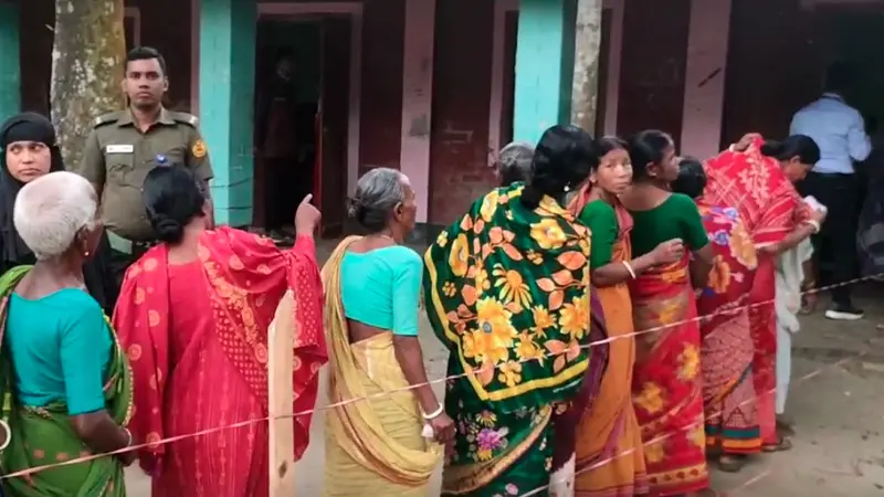 ঠাকুরগাঁও-১ আসনে উপনির্বাচন: ব্যাপক উৎসাহ উদ্দীপনার মধ্য দিয়ে ভোটগ্রহণ চলছে